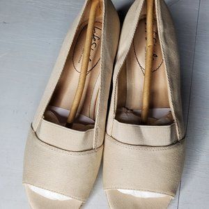 Women's Life Stride Flex wedge shoes Size 7 tan